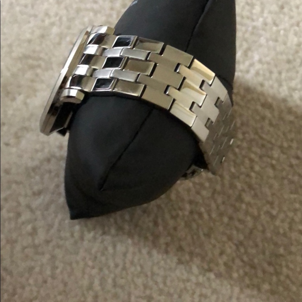 Kenneth Cole watch - Picture 2 of 3